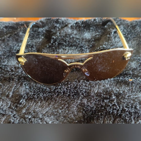 Sunglasses - Picture 2 of 5